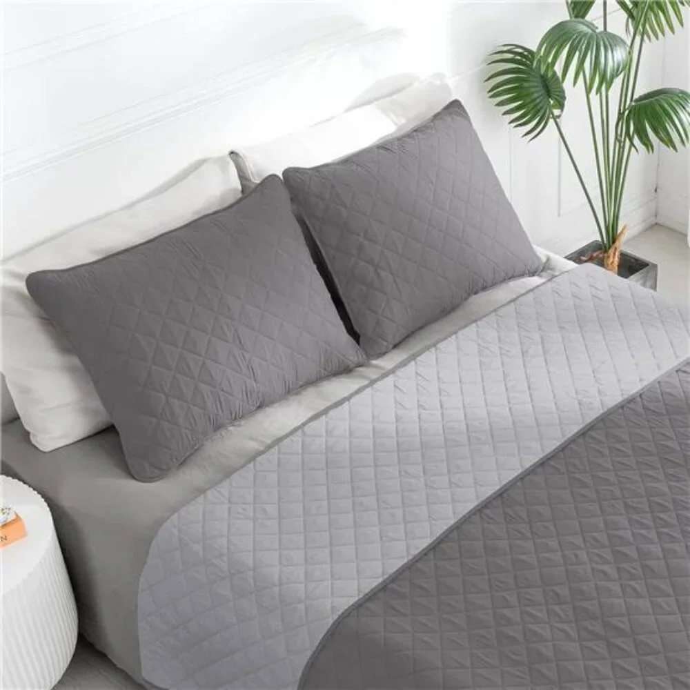 Easy-Going Full/Queen Size Reversible Quilt Set with 1 Quilt and 2 Pillow Shams